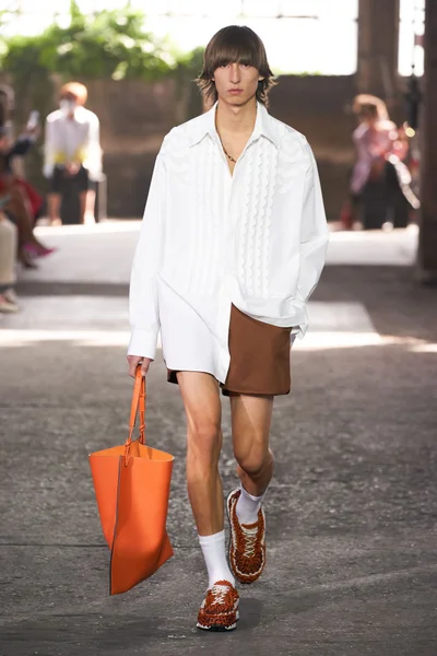 Look 50